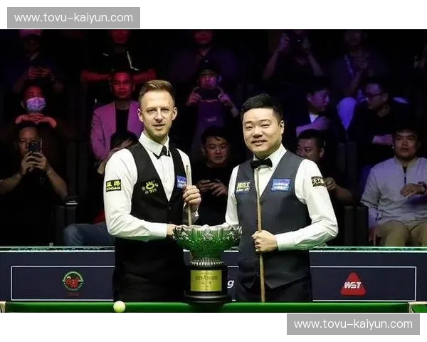 斯诺克巅峰对决：特鲁姆普与丁俊晖德国赛场上的火花与荣耀
